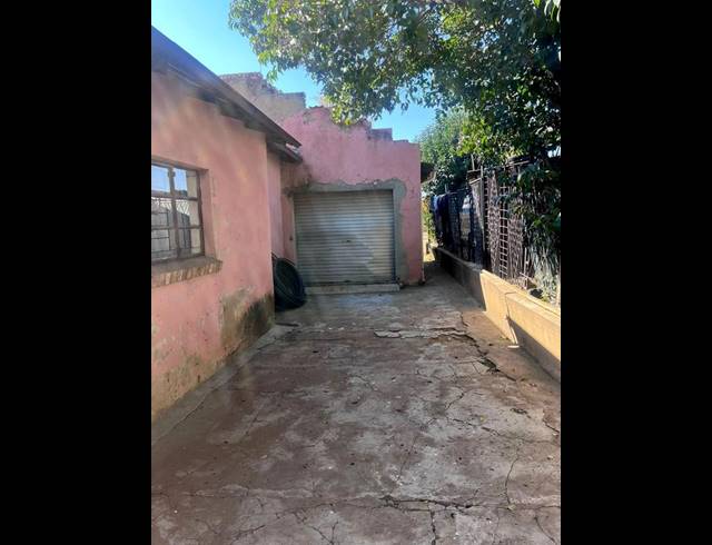3 BEDROOM HOUSE FOR SALE IN DIEPKLOOF